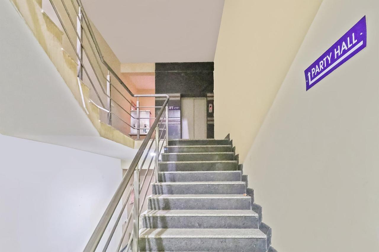 Oyo J P Palace Hotell Dod Ballāpur Exteriör bild